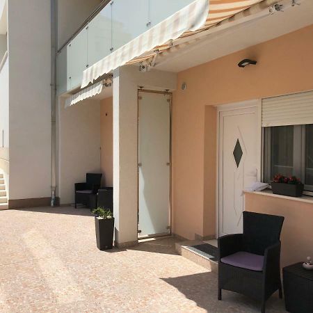 Drop In Split Luxury Suites מראה חיצוני תמונה