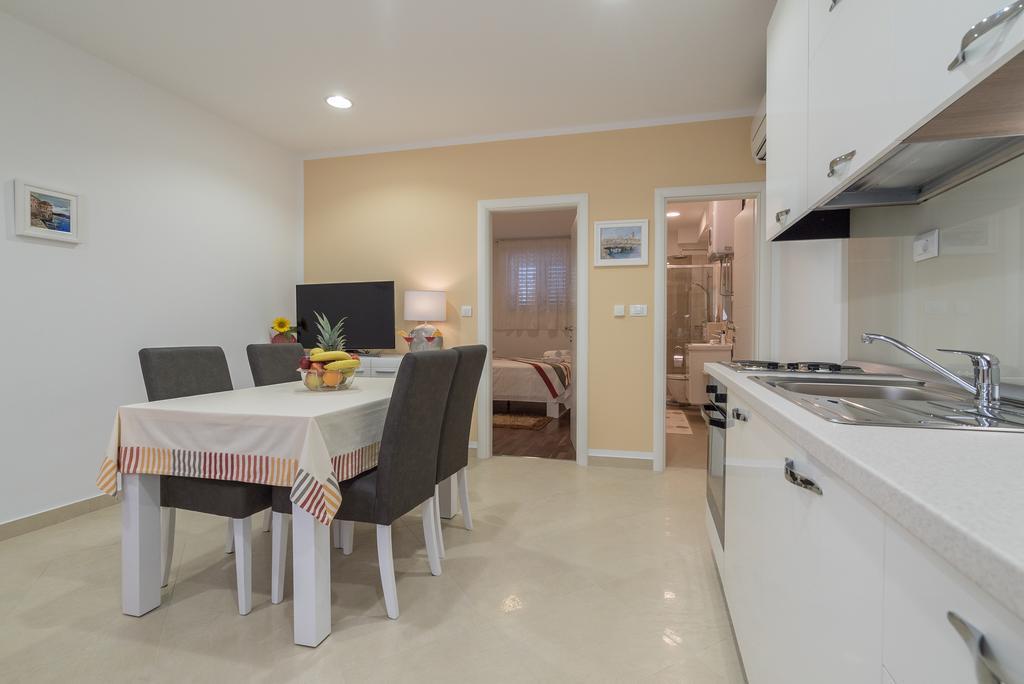 Drop In Split Luxury Suites מראה חיצוני תמונה