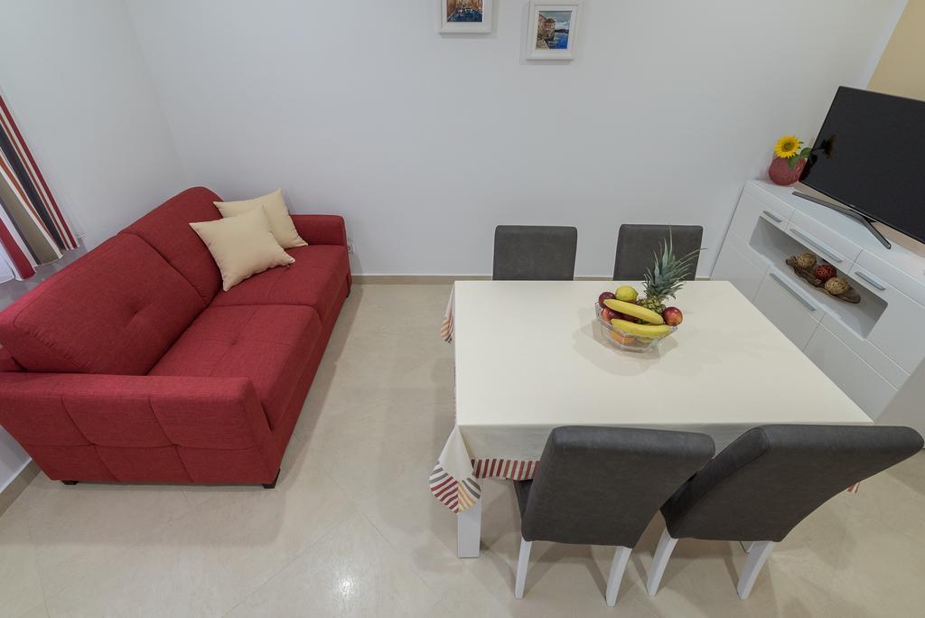 Drop In Split Luxury Suites מראה חיצוני תמונה