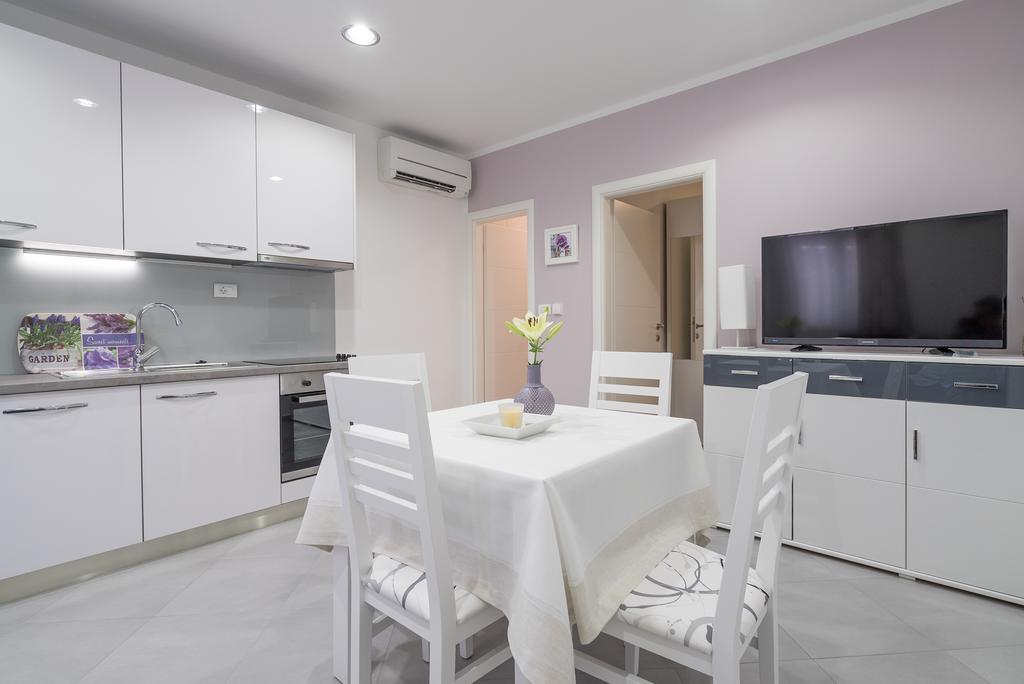 Drop In Split Luxury Suites מראה חיצוני תמונה