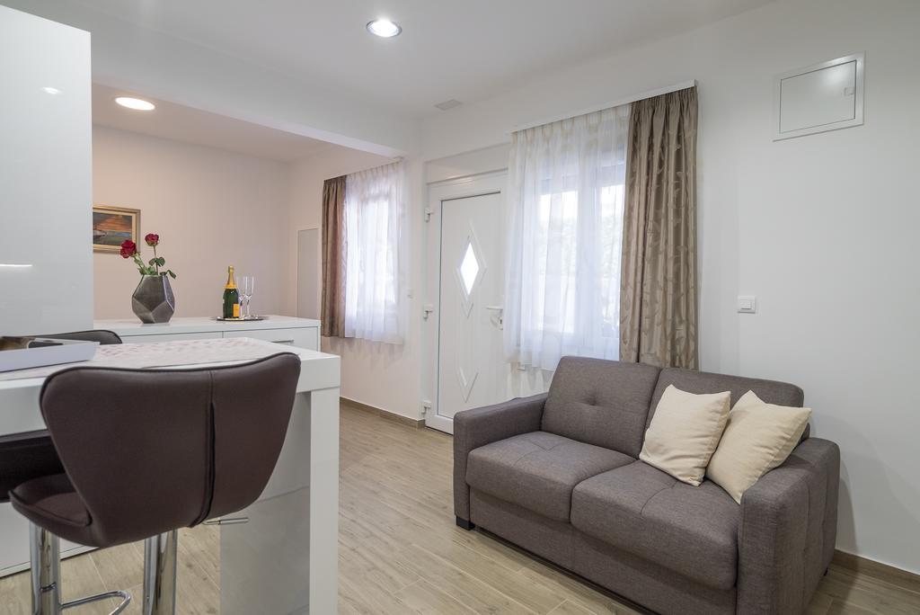 Drop In Split Luxury Suites מראה חיצוני תמונה
