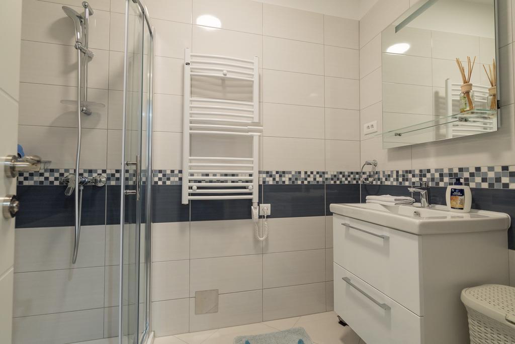 Drop In Split Luxury Suites מראה חיצוני תמונה