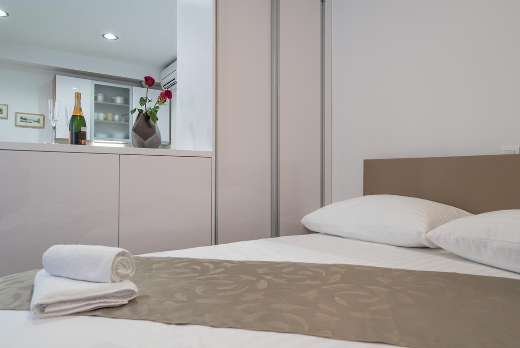 Drop In Split Luxury Suites מראה חיצוני תמונה