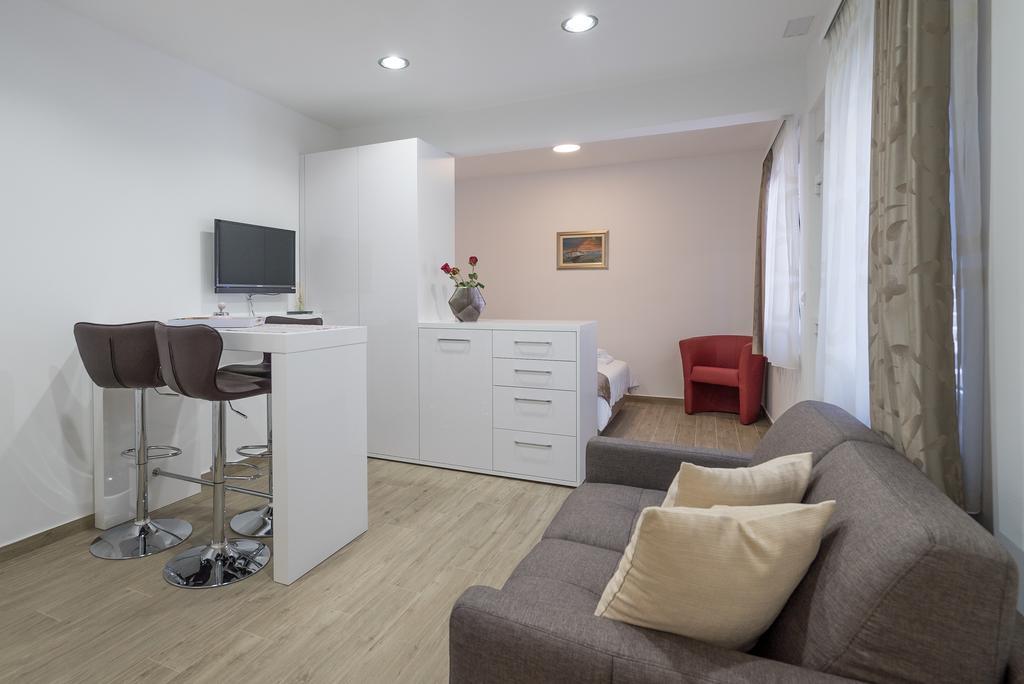 Drop In Split Luxury Suites מראה חיצוני תמונה