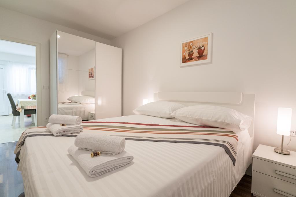 Drop In Split Luxury Suites מראה חיצוני תמונה