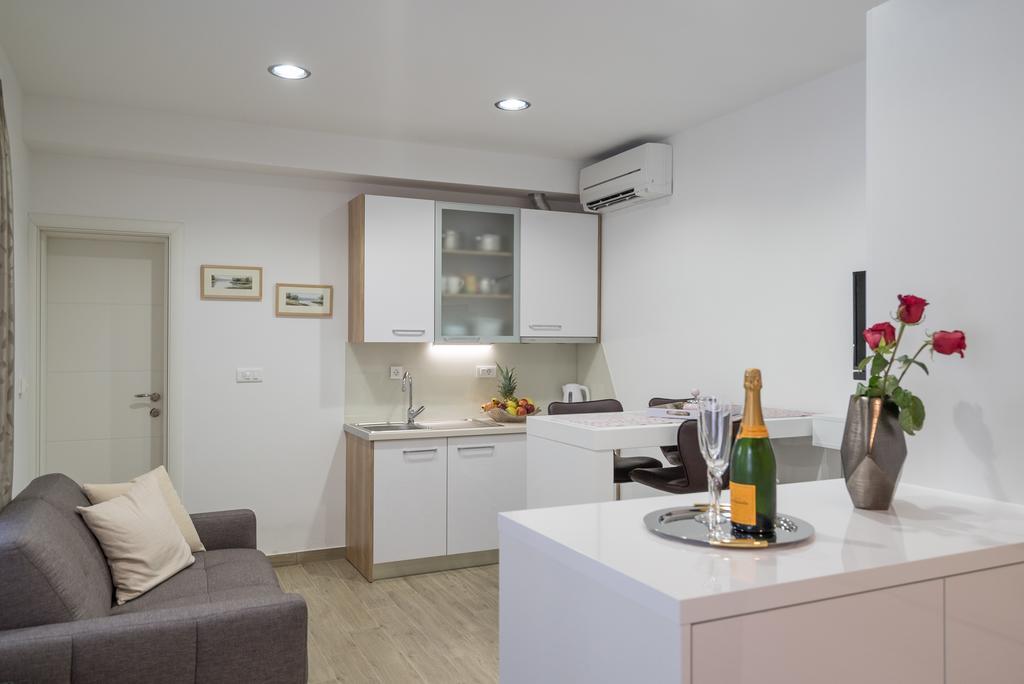 Drop In Split Luxury Suites מראה חיצוני תמונה