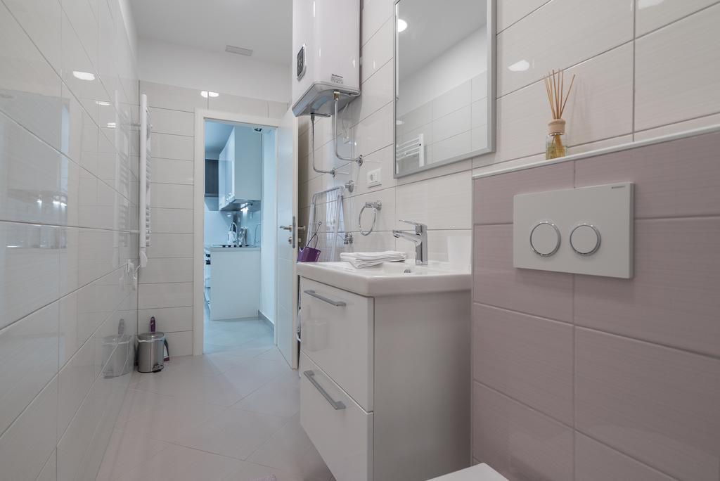 Drop In Split Luxury Suites מראה חיצוני תמונה